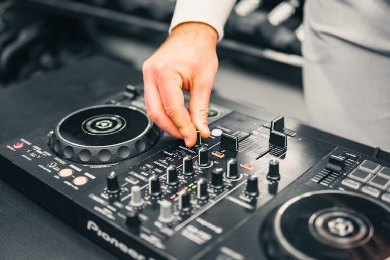 dj